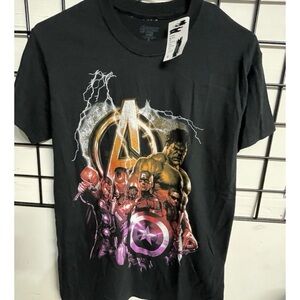 Marvel Avengers T-Shirt Men’s Size Small Pullover Short Sleeve NWT